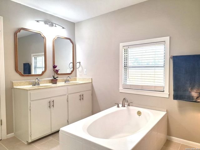 1001 NAPLES ST, Castroville, TX 78009