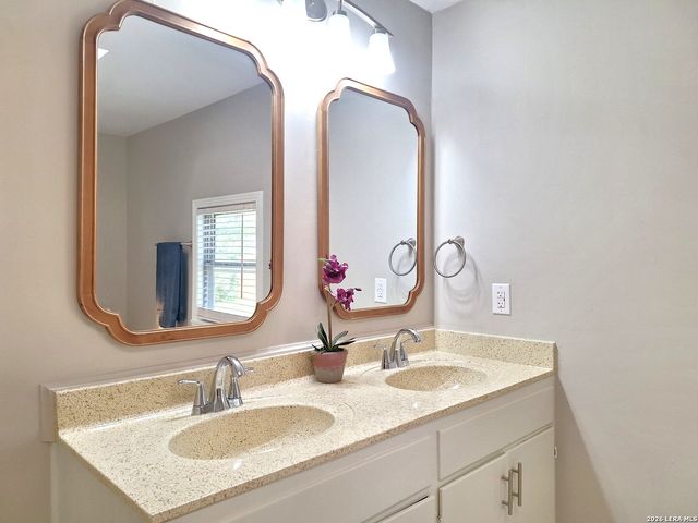 1001 NAPLES ST, Castroville, TX 78009
