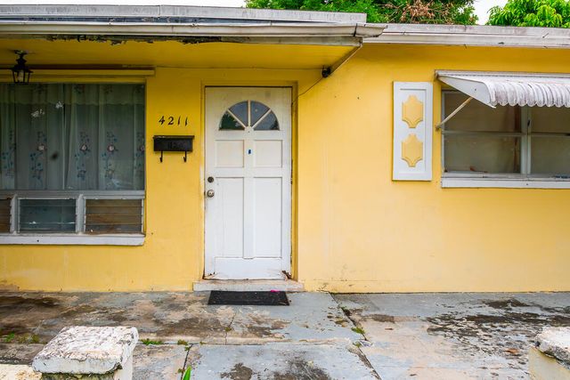 4211 NW 43RD Street, Lauderdale Lakes, FL 33319