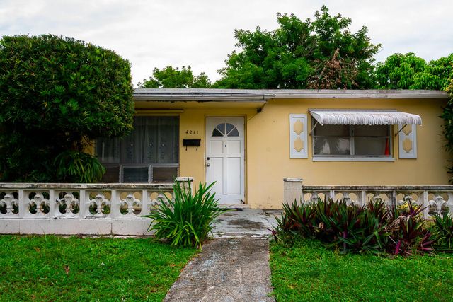 4211 NW 43RD Street, Lauderdale Lakes, FL 33319