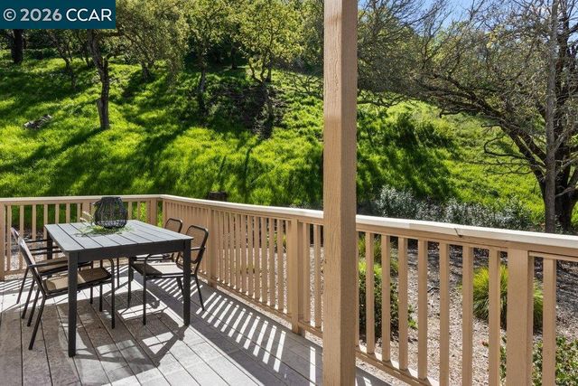 501 Falconwood Ct, Walnut Creek, CA 94595