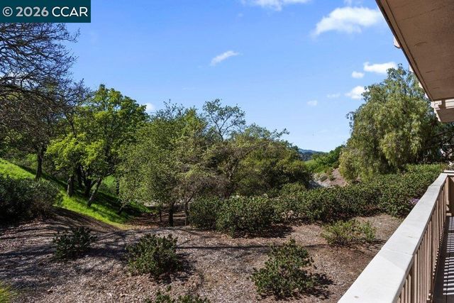 501 Falconwood Ct, Walnut Creek, CA 94595