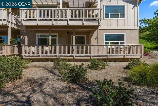 501 Falconwood Ct, Walnut Creek, CA 94595