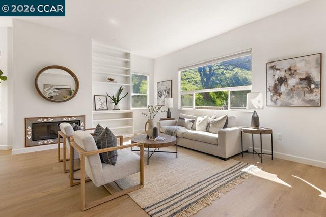 501 Falconwood Ct, Walnut Creek, CA 94595