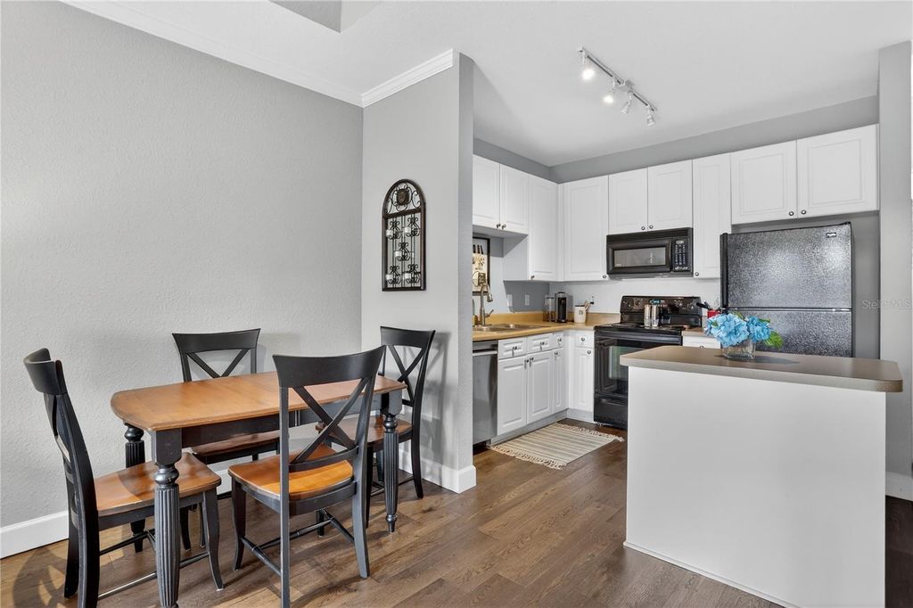 Image 7 of property listing at 4221 W SPRUCE STREET 2426, Tampa, FL 33607
