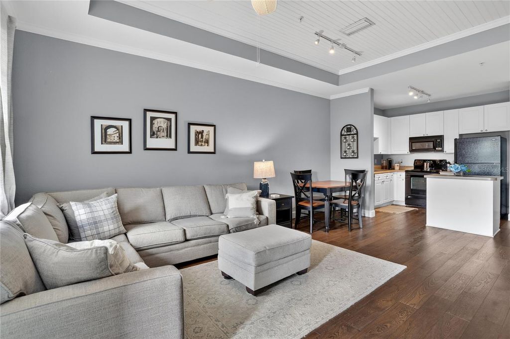Image 10 of property listing at 4221 W SPRUCE STREET 2426, Tampa, FL 33607