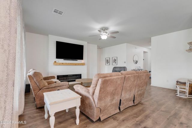 3402 Magnolia Cove Court, Maurice, LA 70555