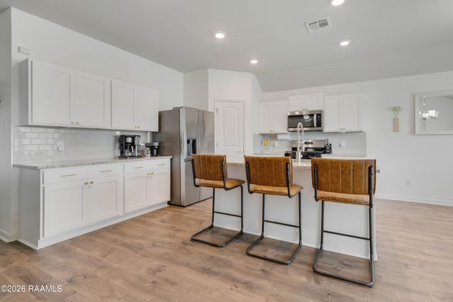 3402 Magnolia Cove Court, Maurice, LA 70555