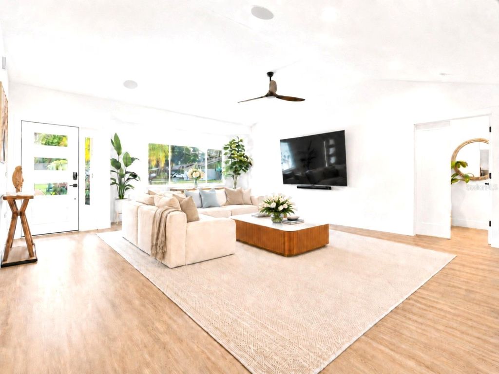 Image 18 of property listing at 906 SAMY DRIVE, Tampa, FL 33613