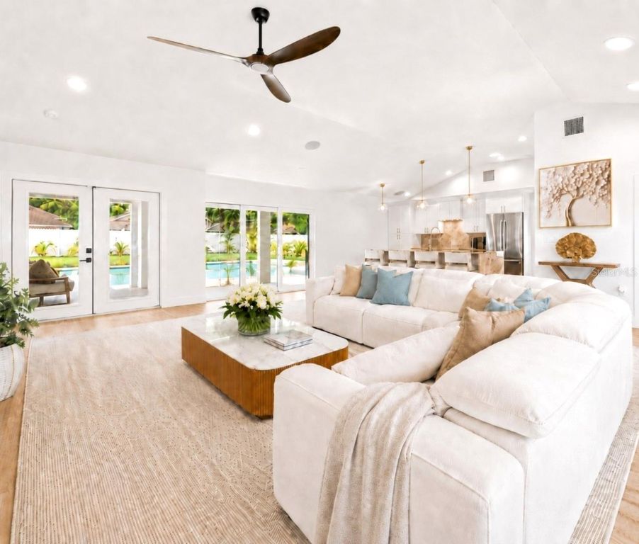 Image 19 of property listing at 906 SAMY DRIVE, Tampa, FL 33613