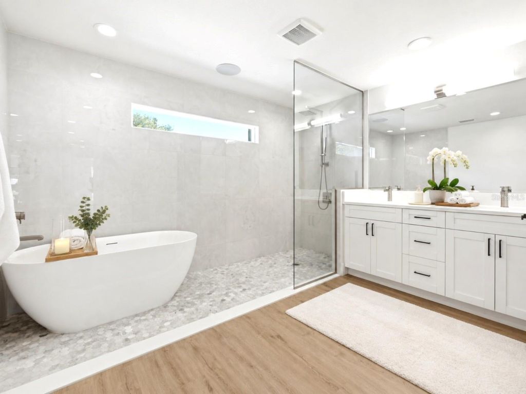 Image 25 of property listing at 906 SAMY DRIVE, Tampa, FL 33613