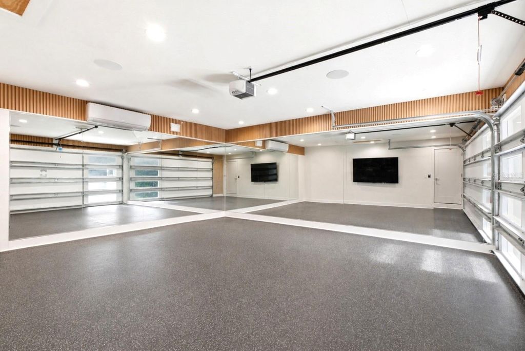 Image 38 of property listing at 906 SAMY DRIVE, Tampa, FL 33613