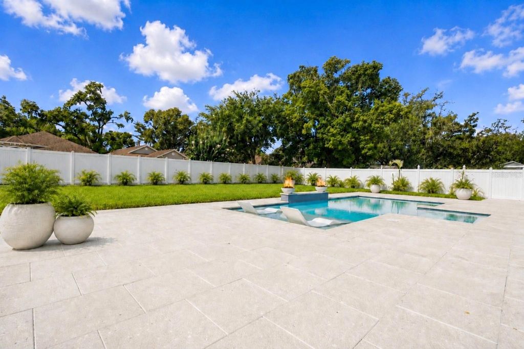 Image 44 of property listing at 906 SAMY DRIVE, Tampa, FL 33613
