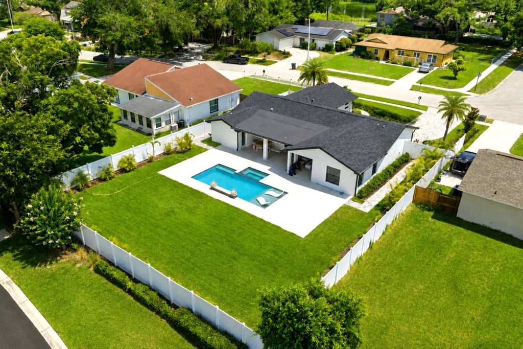 Image 47 of property listing at 906 SAMY DRIVE, Tampa, FL 33613