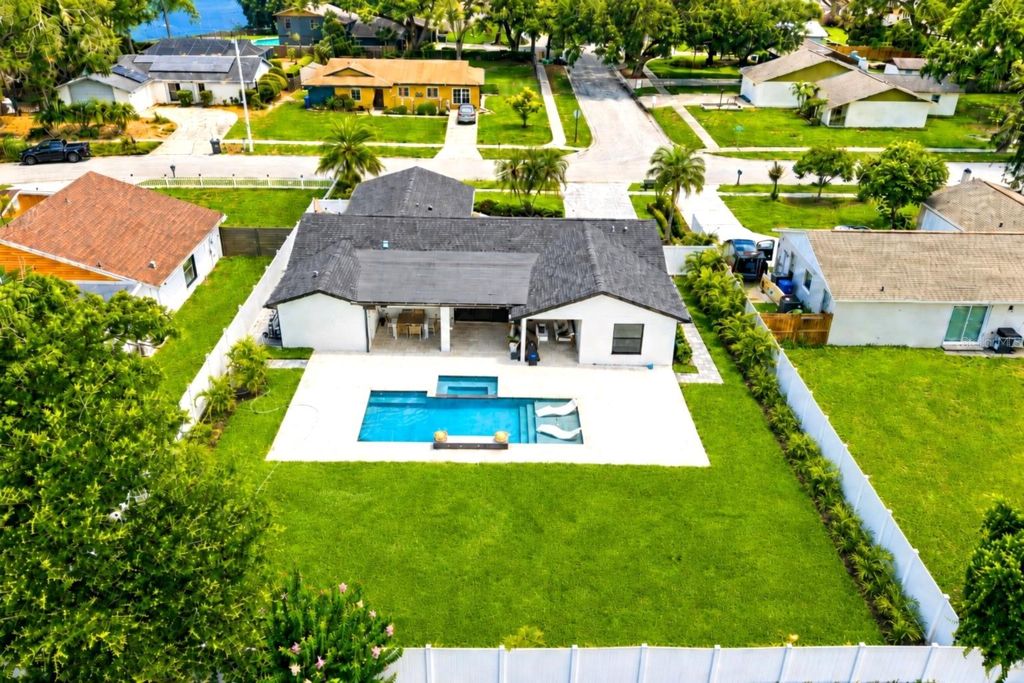 Image 49 of property listing at 906 SAMY DRIVE, Tampa, FL 33613