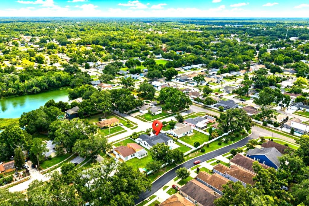 Image 50 of property listing at 906 SAMY DRIVE, Tampa, FL 33613