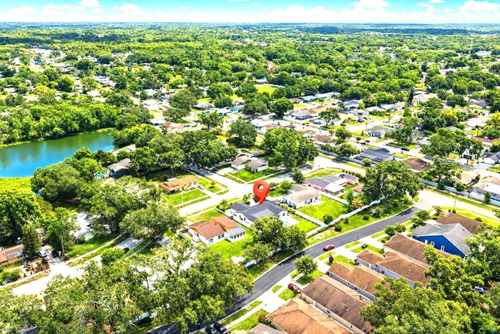 Image 52 of property listing at 906 SAMY DRIVE, Tampa, FL 33613