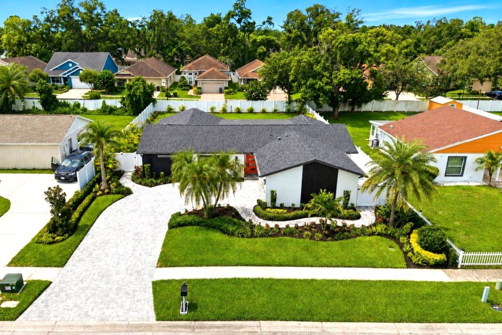 Image 54 of property listing at 906 SAMY DRIVE, Tampa, FL 33613