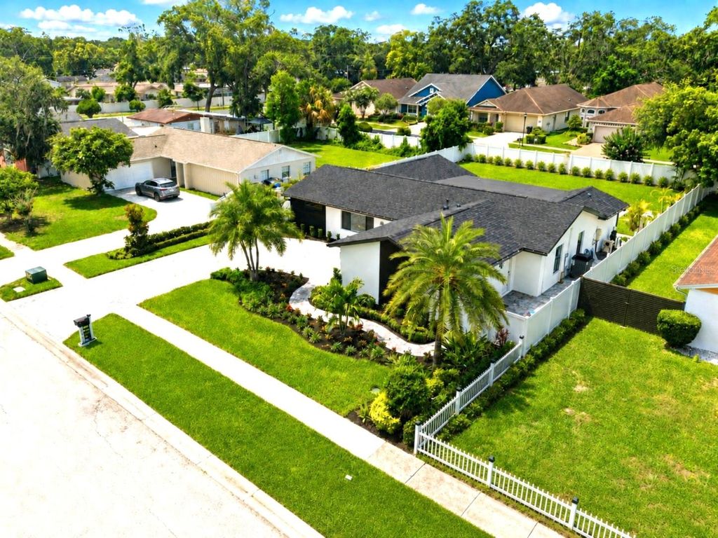 Image 56 of property listing at 906 SAMY DRIVE, Tampa, FL 33613