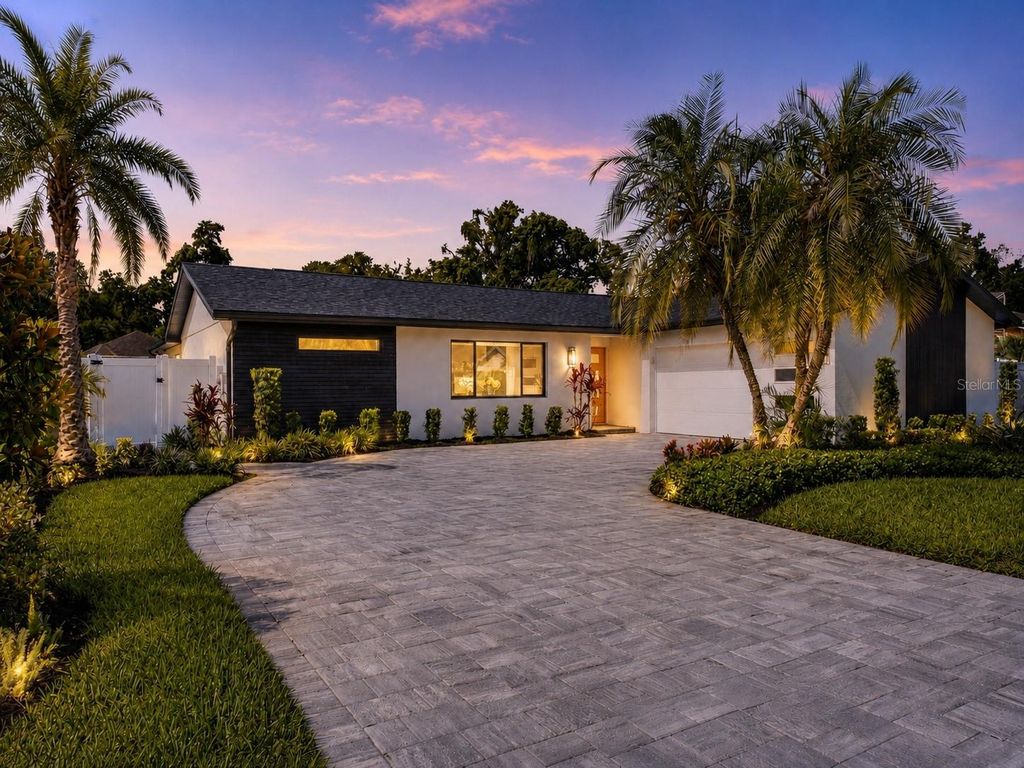 Image 65 of property listing at 906 SAMY DRIVE, Tampa, FL 33613