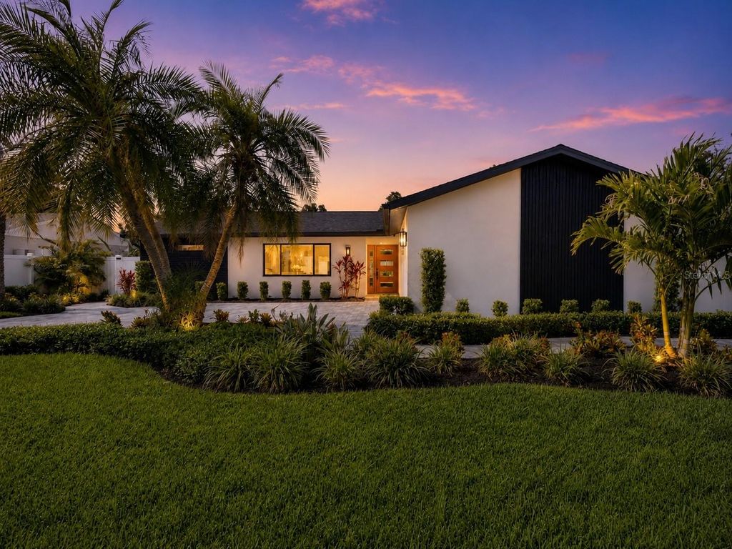 Image 66 of property listing at 906 SAMY DRIVE, Tampa, FL 33613