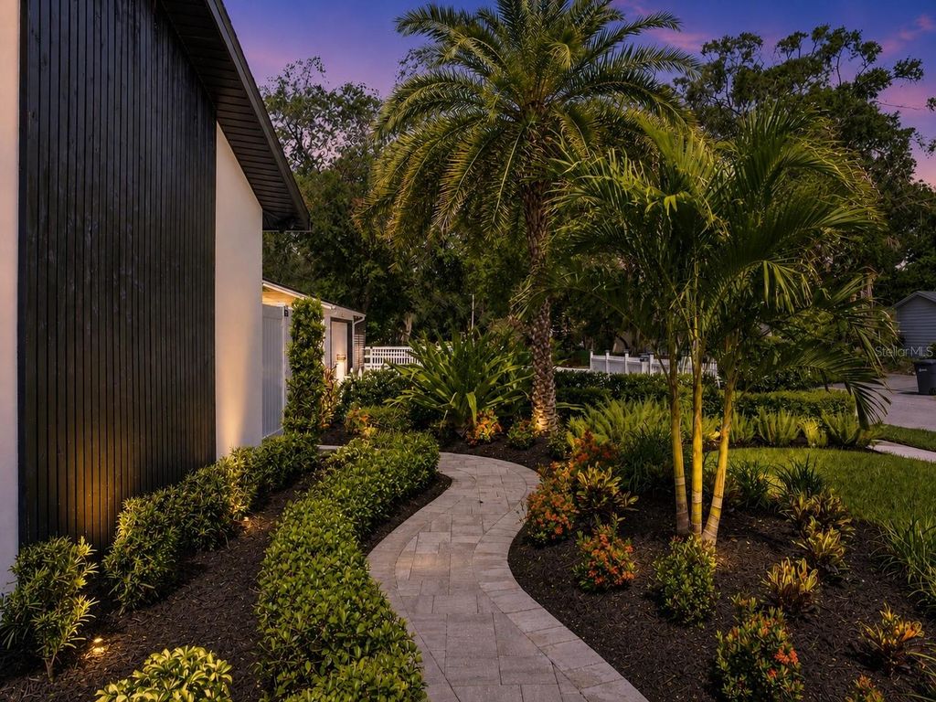 Image 67 of property listing at 906 SAMY DRIVE, Tampa, FL 33613