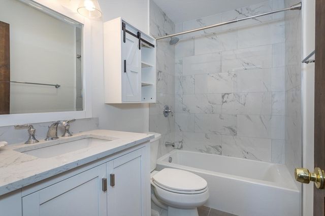 52 Rosewood Dr 52, Stoughton, MA 02072