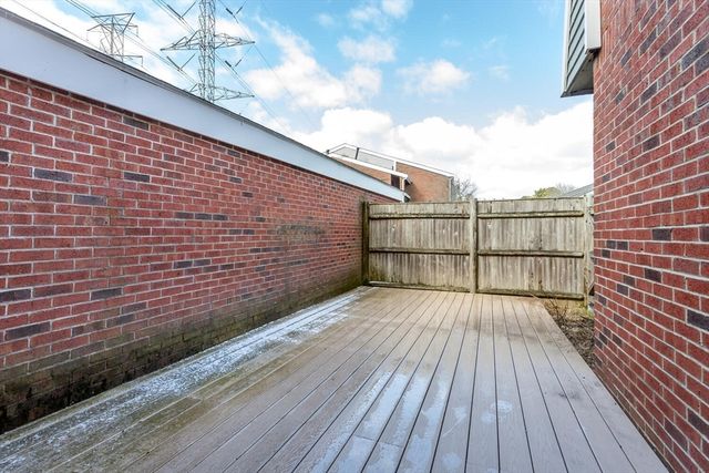 52 Rosewood Dr 52, Stoughton, MA 02072