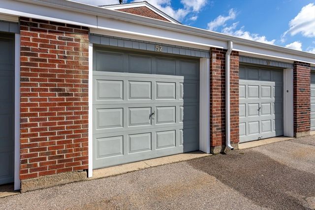 52 Rosewood Dr 52, Stoughton, MA 02072