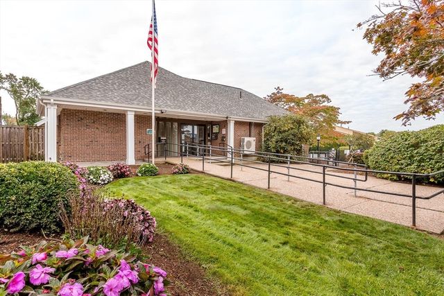 52 Rosewood Dr 52, Stoughton, MA 02072