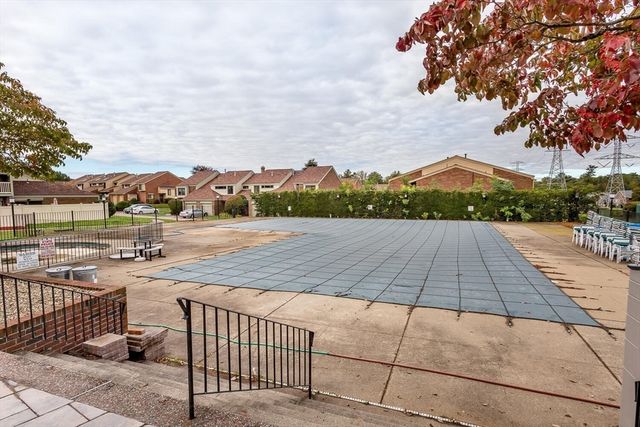 52 Rosewood Dr 52, Stoughton, MA 02072