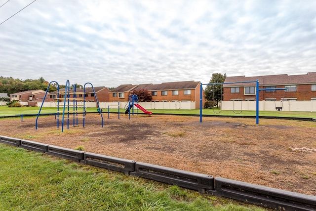 52 Rosewood Dr 52, Stoughton, MA 02072