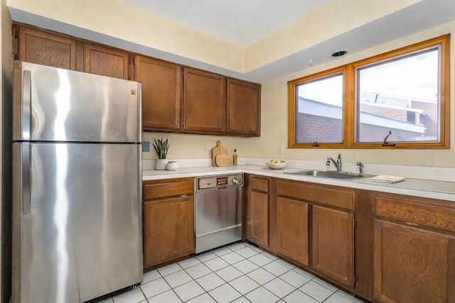 52 Rosewood Dr 52, Stoughton, MA 02072