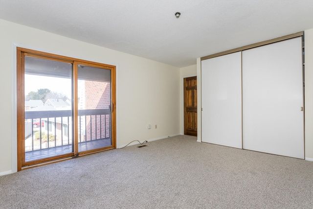 52 Rosewood Dr 52, Stoughton, MA 02072