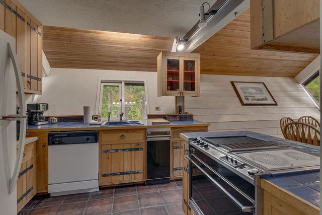 295 Snowbird Loop, Tahoma, CA 96142