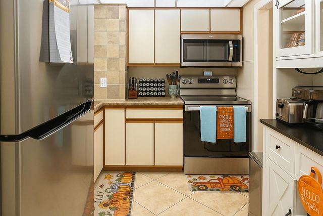 719 Lori Dr 204, Palm Springs, FL 33461