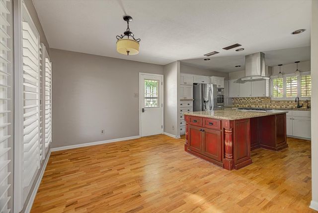 118 Lily Street, Lake Jackson, TX 77566