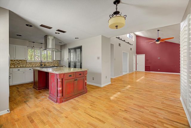 118 Lily Street, Lake Jackson, TX 77566