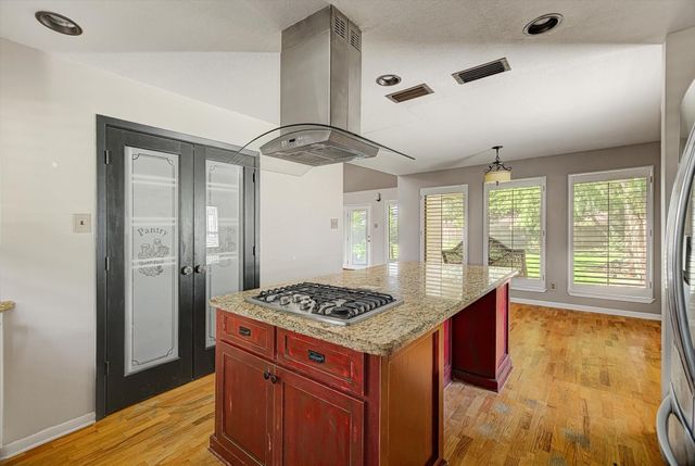 118 Lily Street, Lake Jackson, TX 77566