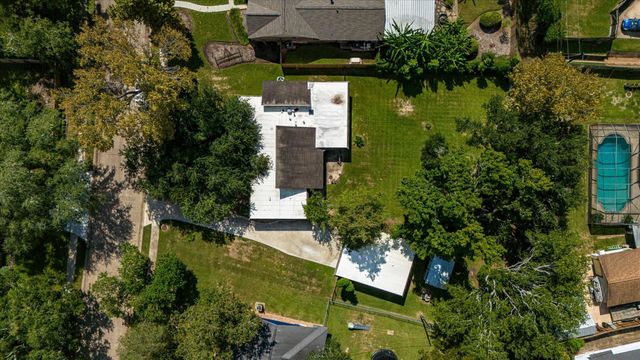 118 Lily Street, Lake Jackson, TX 77566