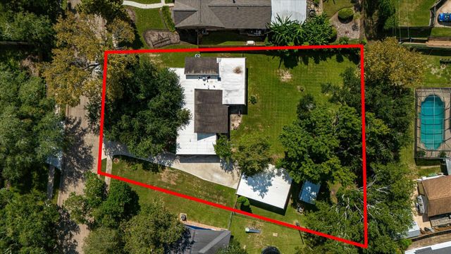 118 Lily Street, Lake Jackson, TX 77566