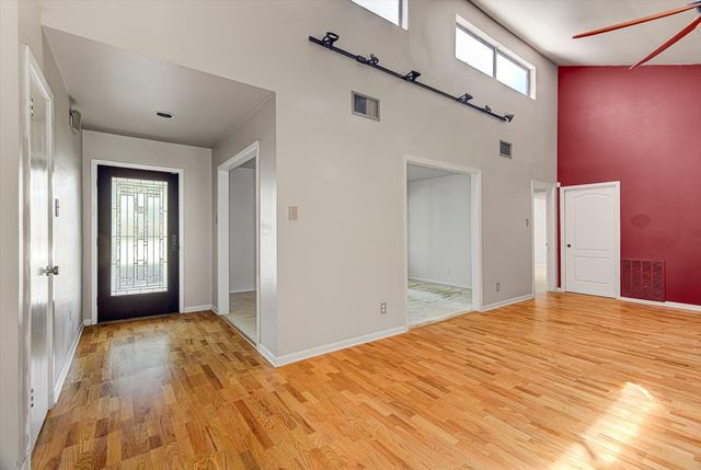 118 Lily Street, Lake Jackson, TX 77566