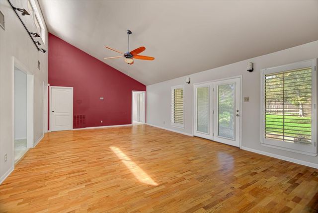 118 Lily Street, Lake Jackson, TX 77566