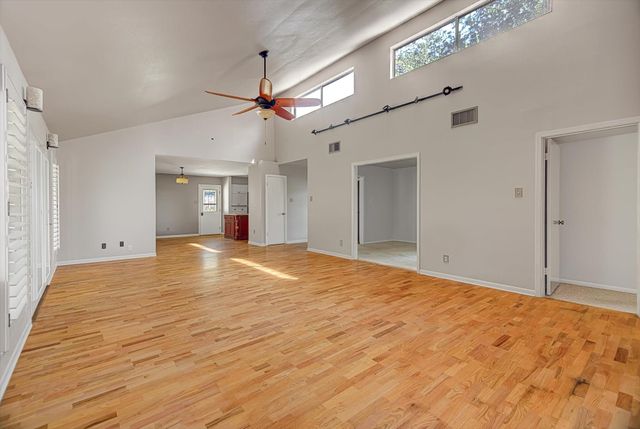 118 Lily Street, Lake Jackson, TX 77566