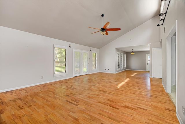 118 Lily Street, Lake Jackson, TX 77566