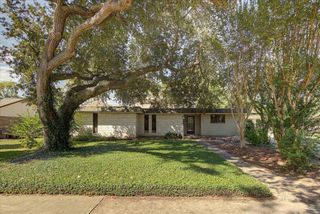 118 Lily Street, Lake Jackson, TX 77566