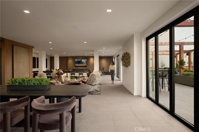 21010 Erwin Street PH745, Woodland Hills, CA 91367