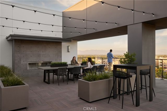 21010 Erwin Street PH745, Woodland Hills, CA 91367