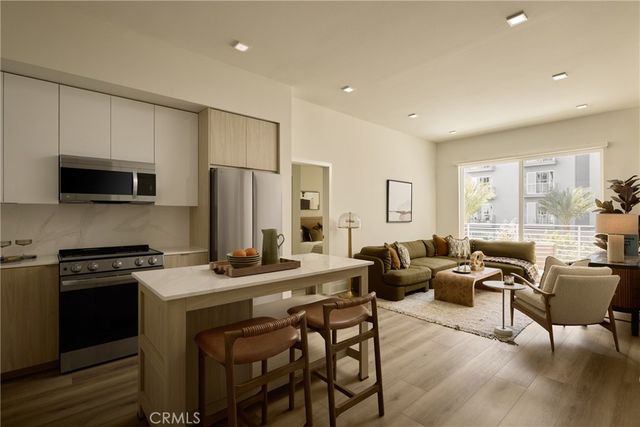 21010 Erwin Street PH745, Woodland Hills, CA 91367