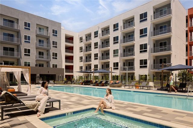 21010 Erwin Street PH745, Woodland Hills, CA 91367